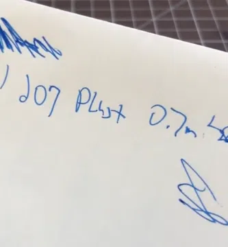 El Uni-Ball Signo 207 Un Bolígrafo De Seguridad Documental