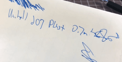 El Uni-Ball Signo 207 Un Bolígrafo De Seguridad Documental