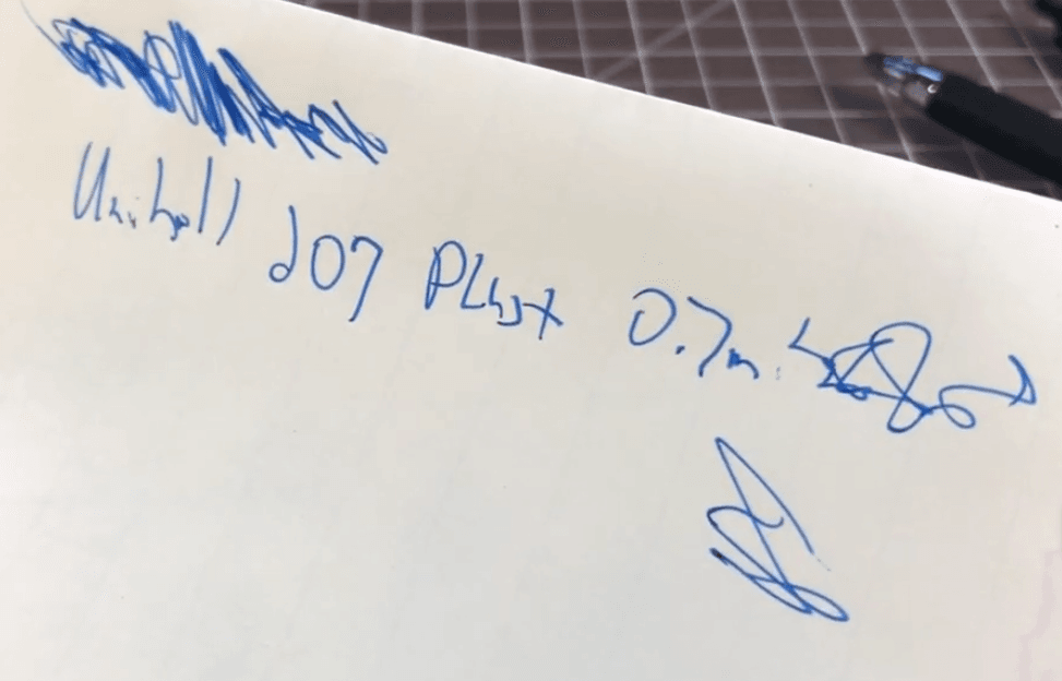 El Uni-Ball Signo 207 Un Bolígrafo De Seguridad Documental